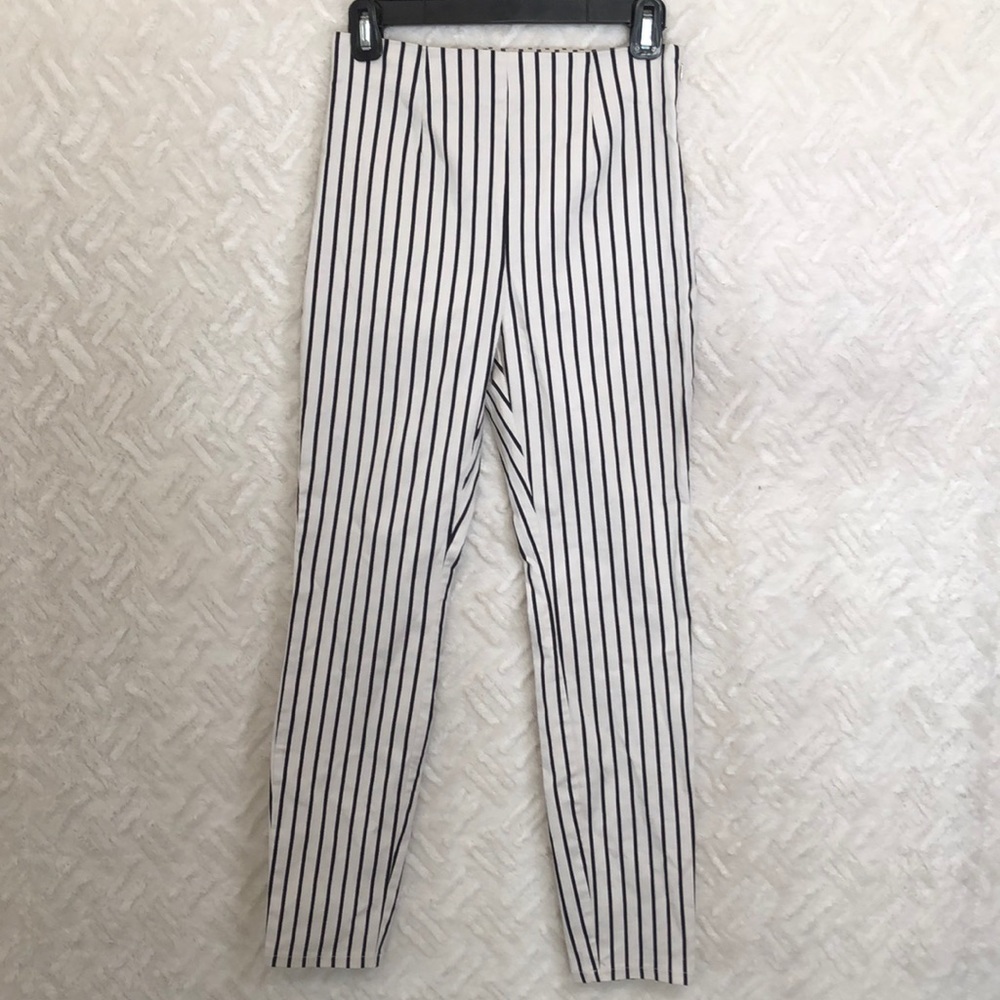Slim stripped pants.